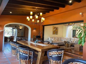 Exclusiva Residencia en Venta - Bugambilias, 2da Sección
