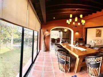 Exclusiva Residencia en Venta - Bugambilias, 2da Sección