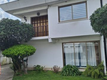 Vendo casa central en Condominio cerrado