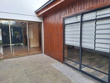 Vendo casa central en Condominio cerrado