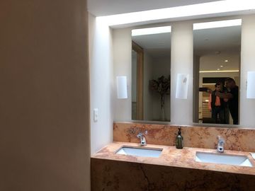 CASA COLONIAL CON USO DE SUELO COMERCIAL