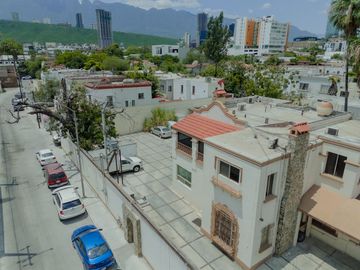 VENTA DE CASA ZONA OBISPADO