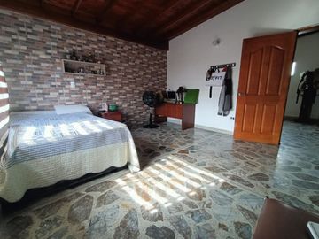 CASA EN VENTA LAURELES
