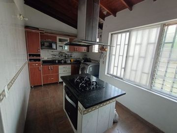 CASA EN VENTA LAURELES