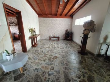 CASA EN VENTA LAURELES