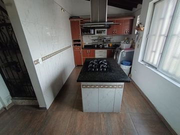 CASA EN VENTA LAURELES
