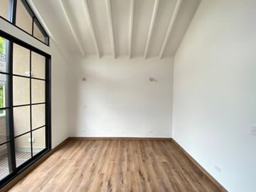 CASA EN EL RETIRO