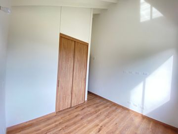 CASA EN EL RETIRO