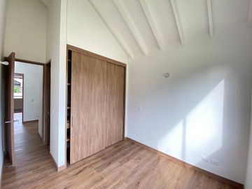 CASA EN EL RETIRO
