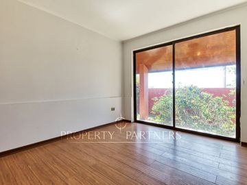 Venta casa de 6 dormitorios con piscina en Jardines del Sur