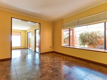 Venta casa de 6 dormitorios con piscina en Jardines del Sur
