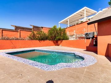 Venta casa de 6 dormitorios con piscina en Jardines del Sur