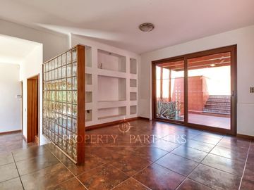 Venta casa de 6 dormitorios con piscina en Jardines del Sur