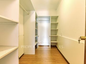 Venta casa de 6 dormitorios con piscina en Jardines del Sur