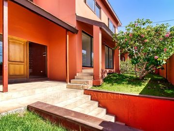 Venta casa de 6 dormitorios con piscina en Jardines del Sur