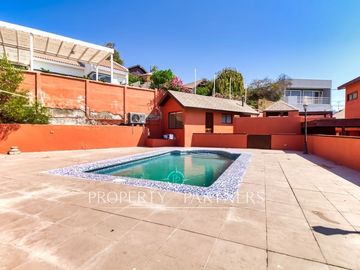 Venta casa de 6 dormitorios con piscina en Jardines del Sur