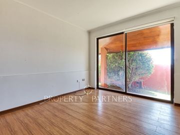 Venta casa de 6 dormitorios con piscina en Jardines del Sur
