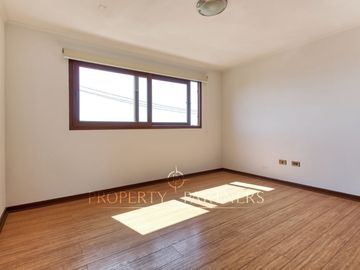 Venta casa de 6 dormitorios con piscina en Jardines del Sur