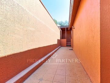 Venta casa de 6 dormitorios con piscina en Jardines del Sur