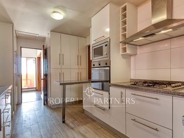 Venta casa de 6 dormitorios con piscina en Jardines del Sur