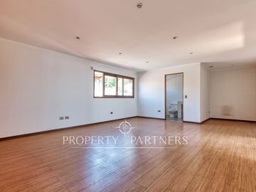 Venta casa de 6 dormitorios con piscina en Jardines del Sur