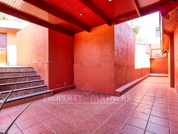 Venta casa de 6 dormitorios con piscina en Jardines del Sur