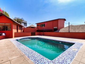 Venta casa de 6 dormitorios con piscina en Jardines del Sur
