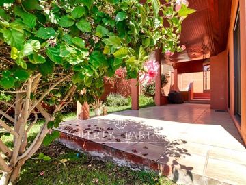 Venta casa de 6 dormitorios con piscina en Jardines del Sur
