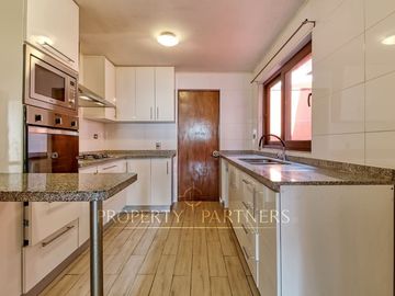 Venta casa de 6 dormitorios con piscina en Jardines del Sur