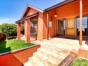 Venta casa de 6 dormitorios con piscina en Jardines del Sur