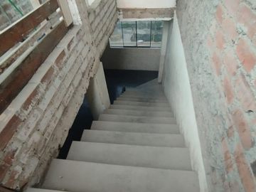 En Venta Amplio Local Comercial de 3 Pisos en San Martin de Porres