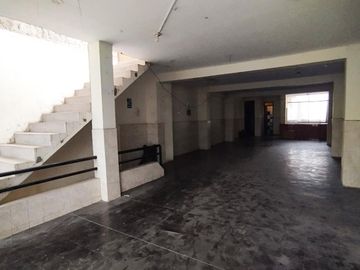 En Venta Amplio Local Comercial de 3 Pisos en San Martin de Porres