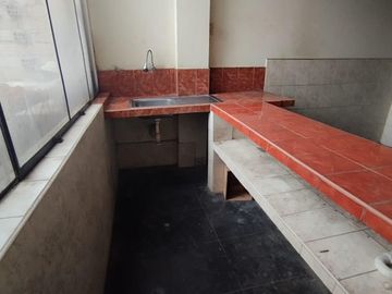 En Venta Amplio Local Comercial de 3 Pisos en San Martin de Porres