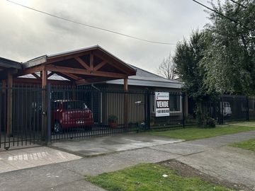 Amplio sitio y casa en Avenida Inés de Suarez, Temuco. Comercial y residencial