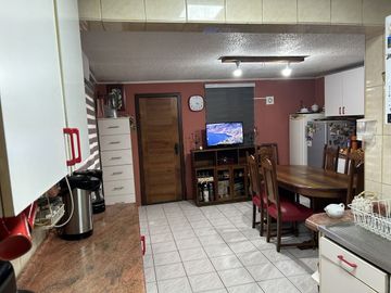 Amplio sitio y casa en Avenida Inés de Suarez, Temuco. Comercial y residencial