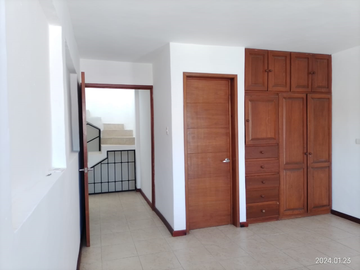 VENDO GRAN CASA EN COLONIA MANUEL SABINO CRESPO