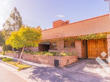 Venta casa 3 dorm - Sta Genoveva - Neuquen