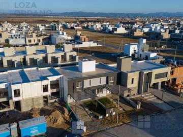 DUPLEX 3 DORMITORIOS MANANTIALES