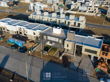 DUPLEX 3 DORMITORIOS MANANTIALES