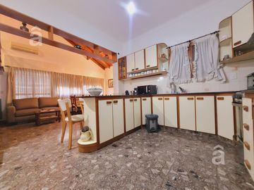 Casa en Villa Ballester - Venta - Cuatro ambientes - lote 15 mts x 50 mts.