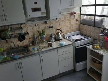 Olivos- M. Belzu y F.J. Sarmiento-2 plantas-en esquina-4 amb. c/coch y patio-120m2