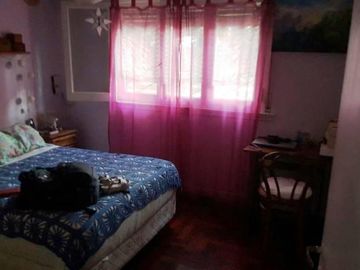 Olivos- M. Belzu y F.J. Sarmiento-2 plantas-en esquina-4 amb. c/coch y patio-120m2