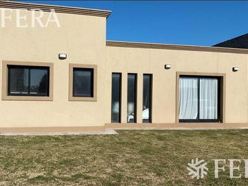 Venta casa 4 ambientes en Barrio Santa Juana Canning - Ezeiza