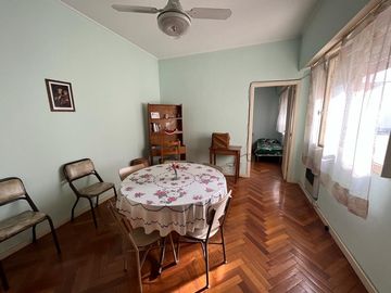 Departamento - Caballito , a pasos de Primera Junta ( Subte ) y Av . Rivadavia .