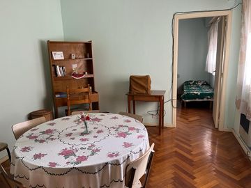 Departamento - Caballito , a pasos de Primera Junta ( Subte ) y Av . Rivadavia .