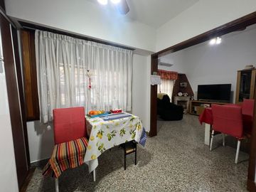 PH de cuatro ambientes a la venta en Sarandi