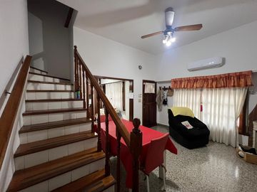 PH de cuatro ambientes a la venta en Sarandi