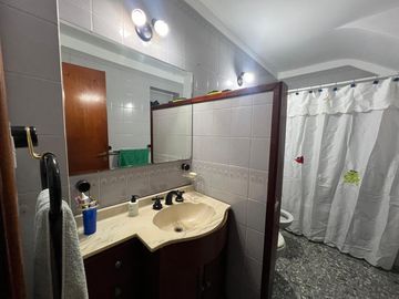 PH de cuatro ambientes a la venta en Sarandi