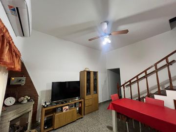 PH de cuatro ambientes a la venta en Sarandi