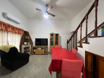 PH de cuatro ambientes a la venta en Sarandi